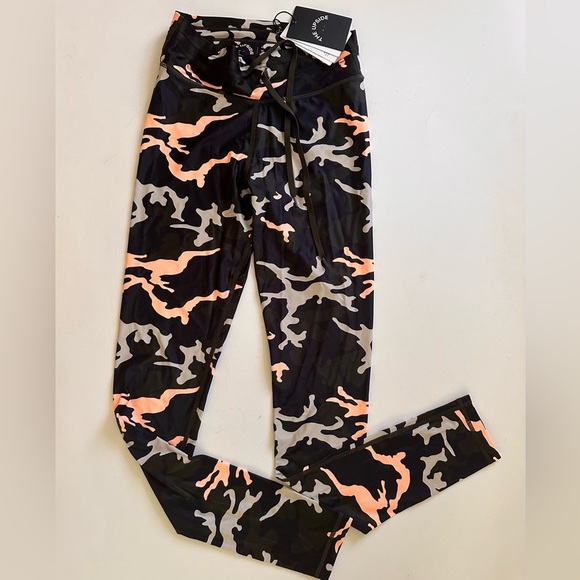 Upside Camo Leggings - Picture 2 of 3